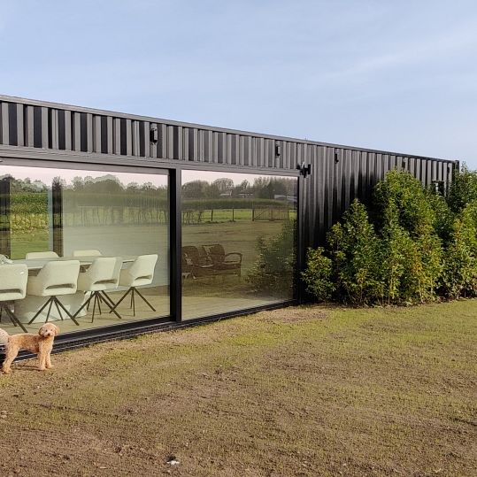 Outdoor Living - Bijgebouw / container met Aluminium buitenschrijnwerk