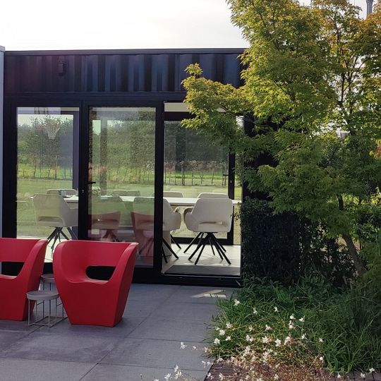 Outdoor Living - Bijgebouw / container met Aluminium buitenschrijnwerk